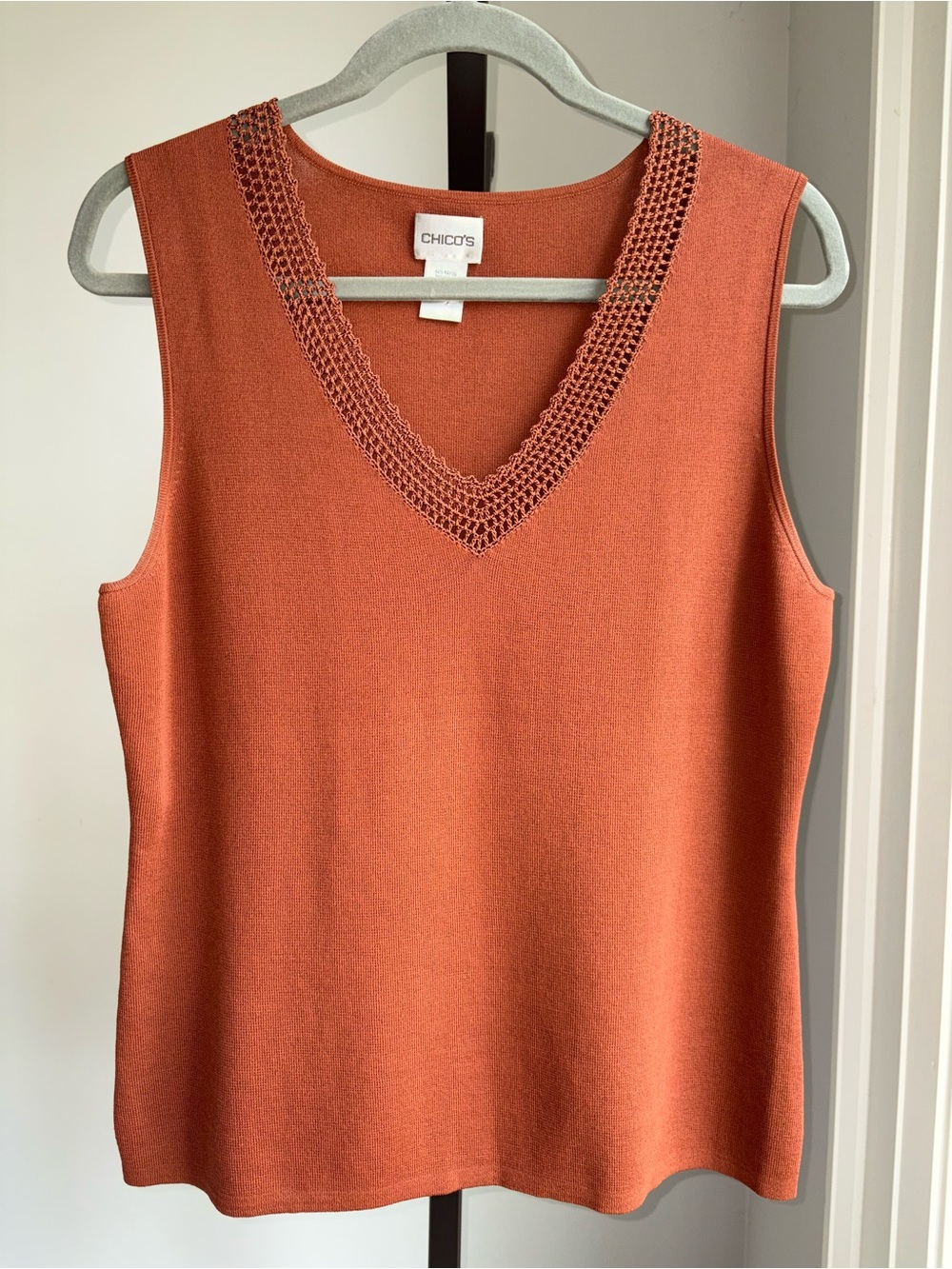 Chico's Crochet Trim V-Neck Sleeveless Knit Tank Top Size 2 (US 12/14) Rust Chic